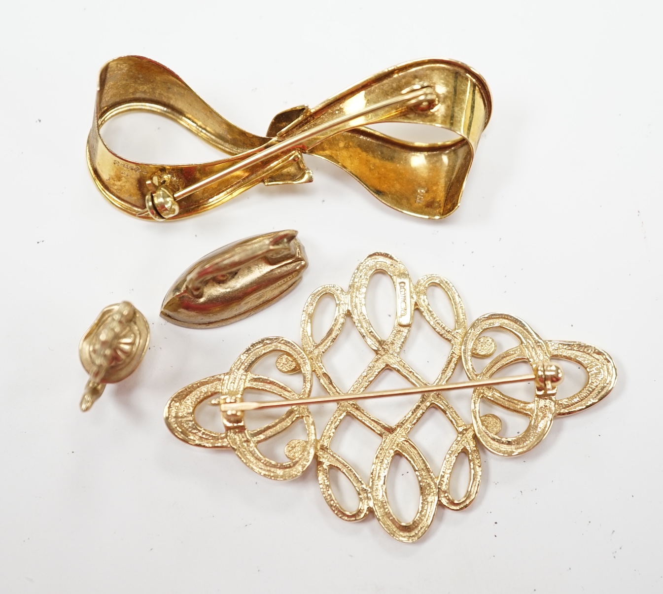 Two modern 9ct gold brooches, including ribbon bow, 45mm and two 9ct gold charms, 12.5 grams. Fair condition.